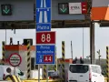 Znaki drogowe na płatnym odcinku autostrady A4 z systemem e-TOLL.