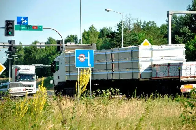 Jak rozmieścić ładunek na naczepie: Praktyczny poradnik