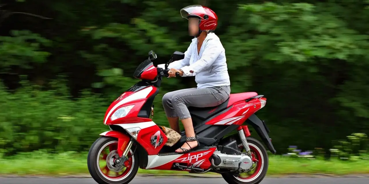 Skuterem 125cc po autostradzie? Sprawdź przepisy i ryzyko!