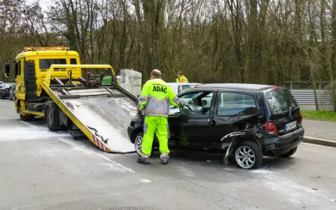 Ile kosztuje odholowanie auta przez Straż Miejską? Mandat, holowanie, parking