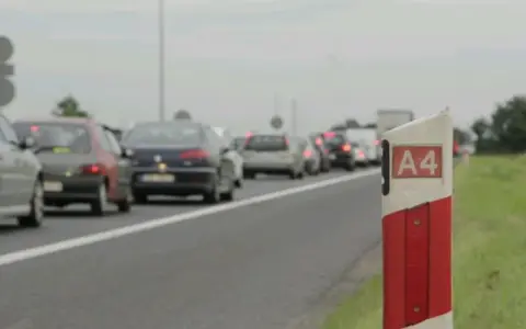 A4: Sprawdź aktualne utrudnienia, korki i wypadki na żywo