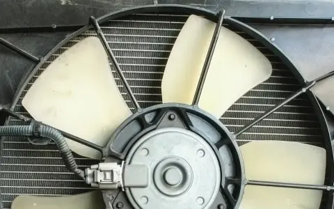 Audi A3: Jak zdiagnozować awarię wentylatora chłodnicy?