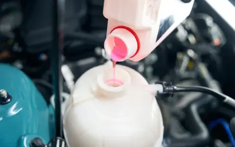 Toyota Yaris: Jaki płyn chłodniczy wybrać? Poradnik i rekomendacje