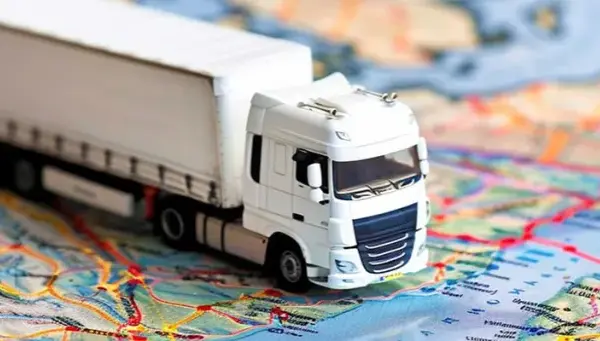 Ile pali ciągnik siodłowy? Spalanie i czynniki wpływające na koszty