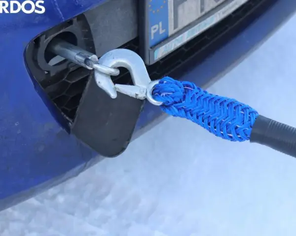 Toyota Avensis: Gdzie jest i jak zamontować zaczep holowniczy?
