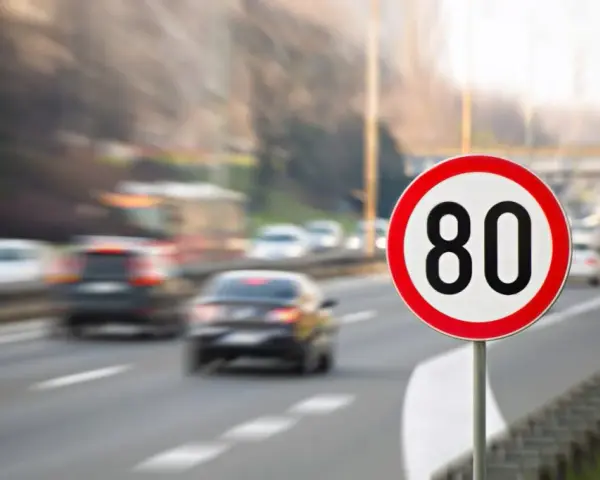 Prędkość na autostradzie: Limity, mandaty i mity wszystko, co musisz wiedzieć