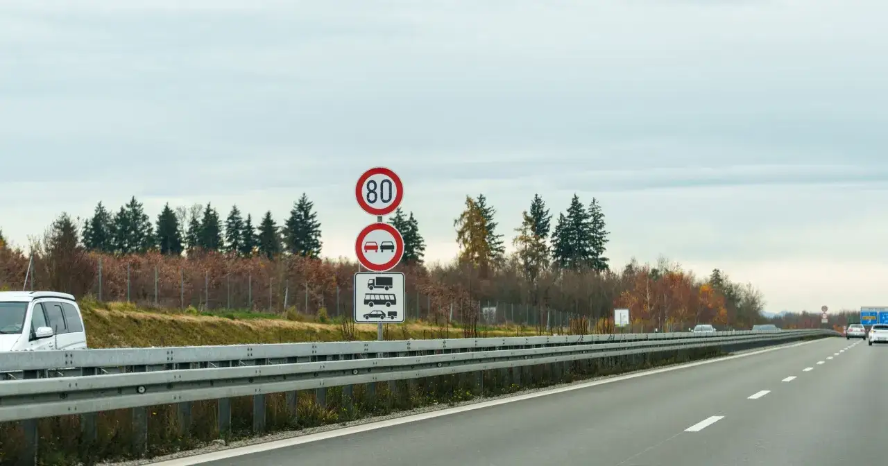 Pojazdy zakazane na autostradzie w Polsce