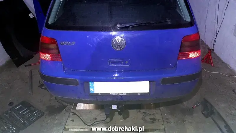 Gdzie wkręcić hak holowniczy Golf 4? Lokalizacja przód/tył
